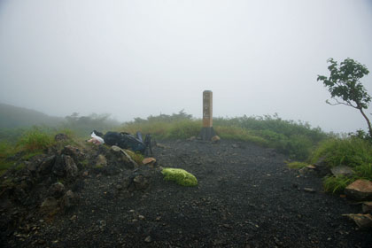 兎岳避難小屋の標柱