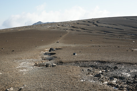 あたり一面火山礫の稜線